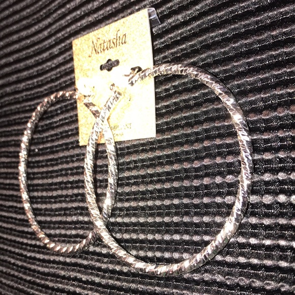 🆕Natasha Silver Tone Hoops - Picture 2 of 11